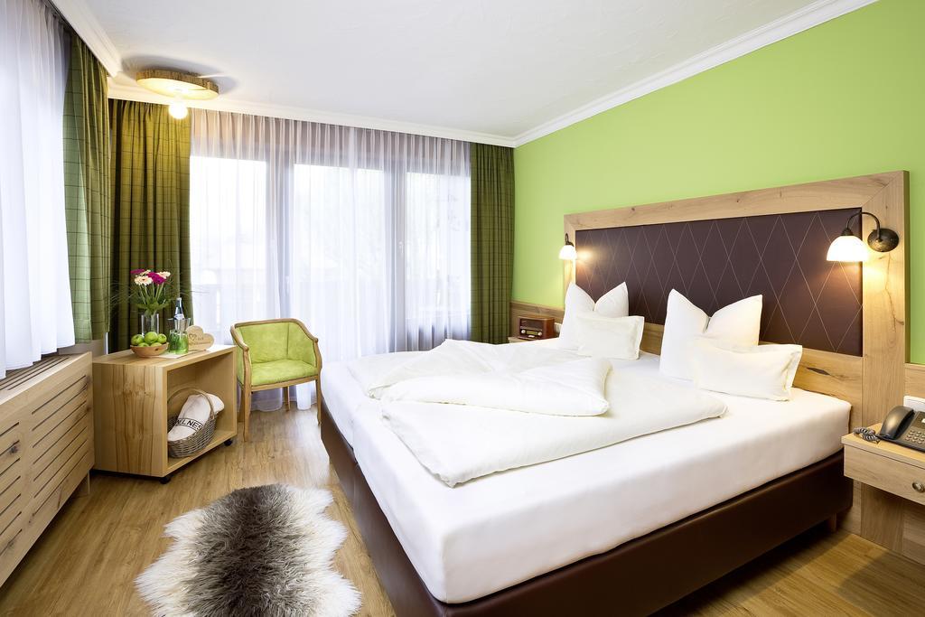 Hotel "Zum Ritter" Tannheim Exteriör bild