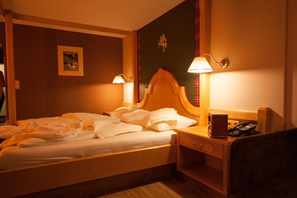 Hotel "Zum Ritter" Tannheim Exteriör bild